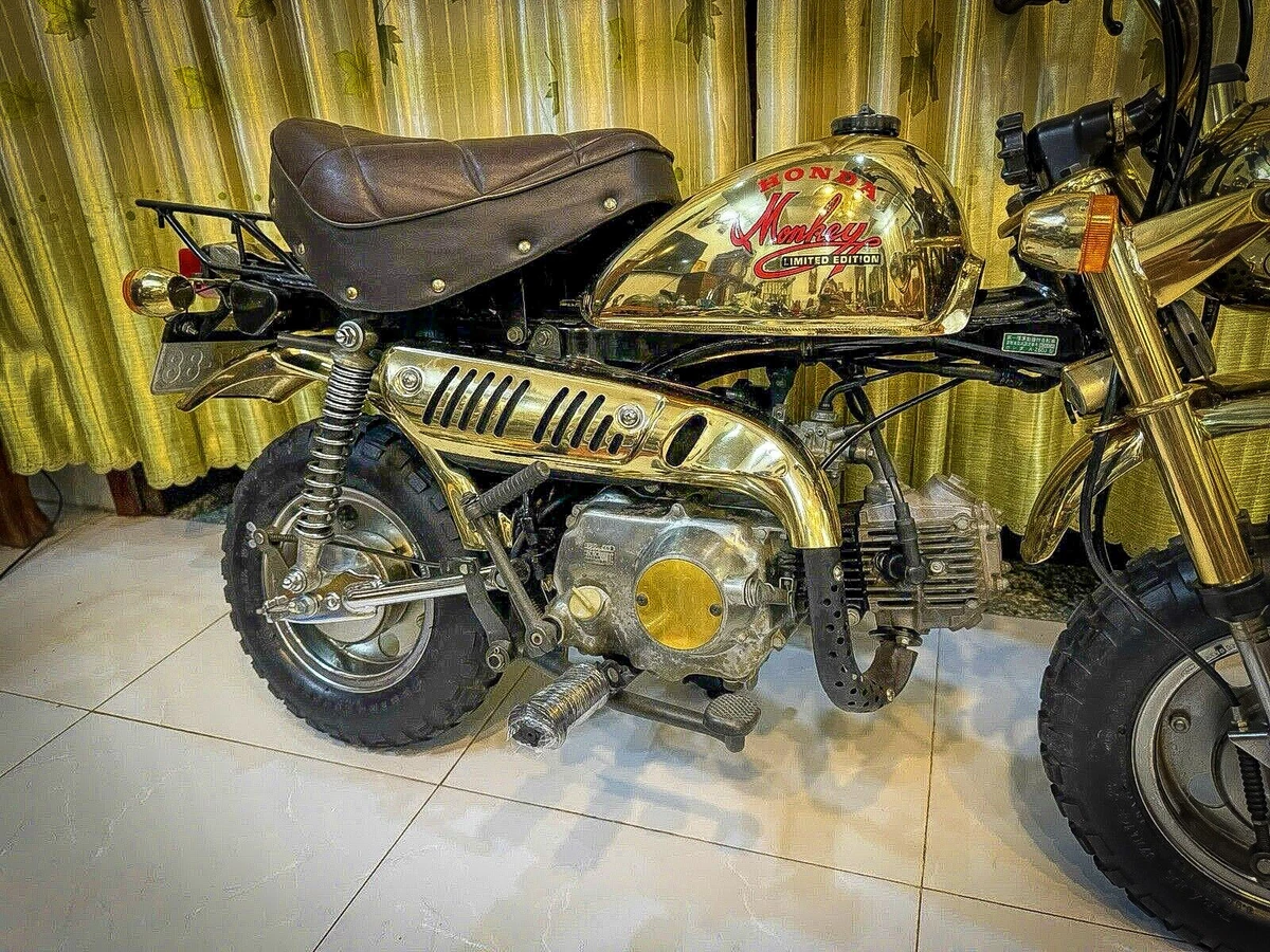 ダイナソー THE YELLOW MONKEY ペンダント Honda Z50 Golden Monkey Bike One of Just 5,000