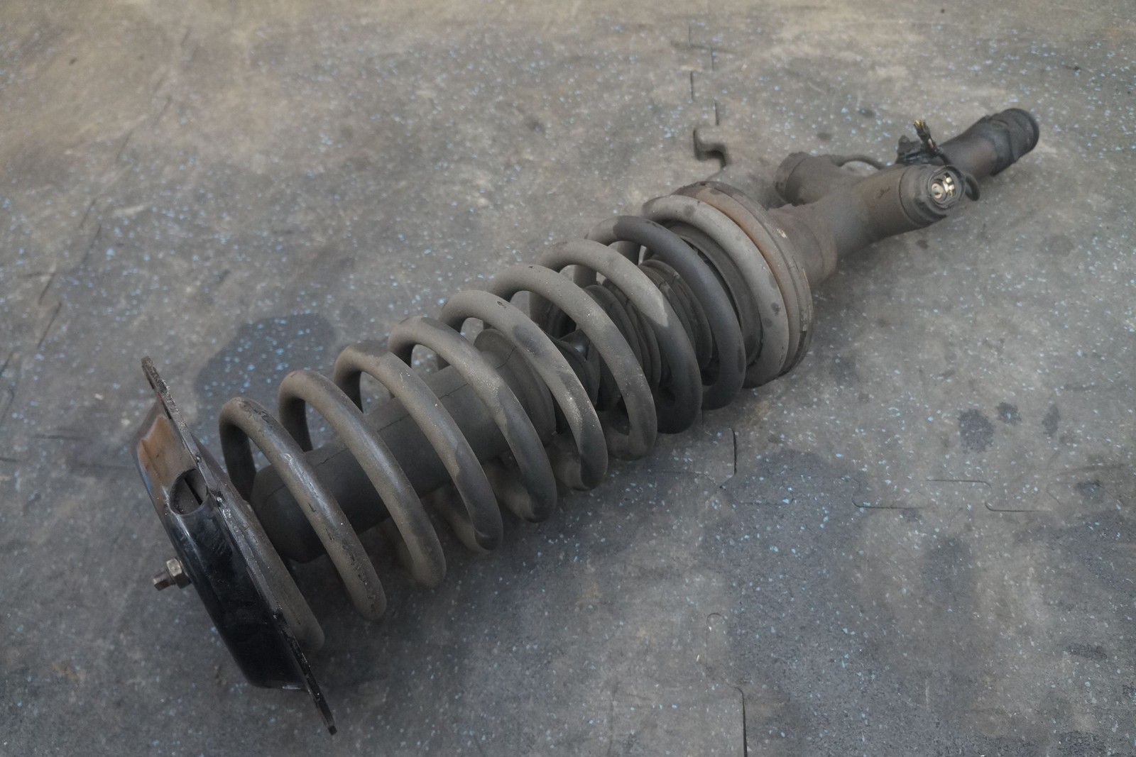 Front Left Shock Absorber Spring Coil Strut OEM UR70672 Bentley Turbo R 1991