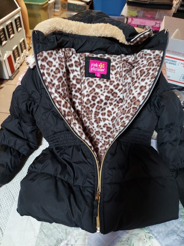  Girls Puffer Jacket Size 7/8 Black. Faux Fur LINED HOOD. 