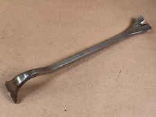 Vintage Pry Bar By CS Osborne And Co. Moulding Lifter - 10-1/2" - USA