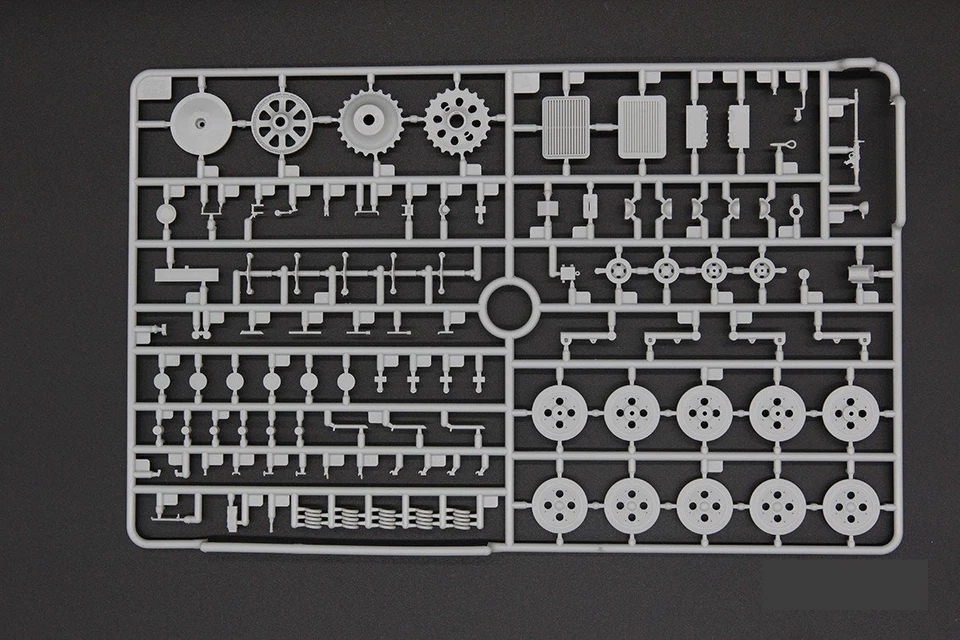 BRONCO CB35134 1/35 German Pz.Kpfw.III Ausf A(Sd.Kfz.141) - Image 2 of 4