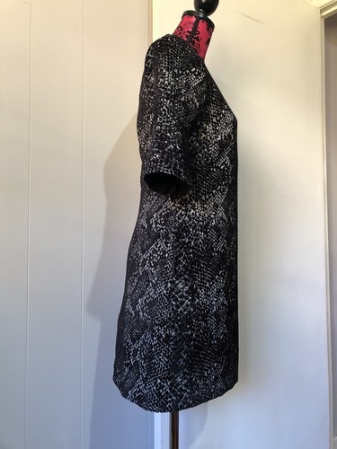 Cue 8 Dress A Line Shift Fluted Sleeves Exposed Zip Velvet Snakeskin Print EUC - Picture 6 of 13