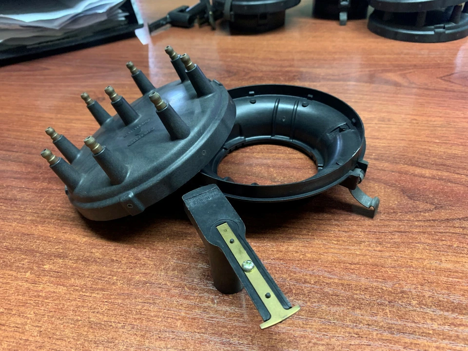 HOLDEN WB VC VH VK V8 IGNITION DISTRIBUTOR CAP GB830 (GENUINE BOSCH) *CAP ONLY* - Image 2 of 4