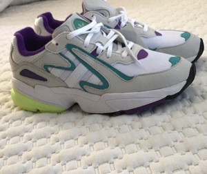 boys white adidas sneakers