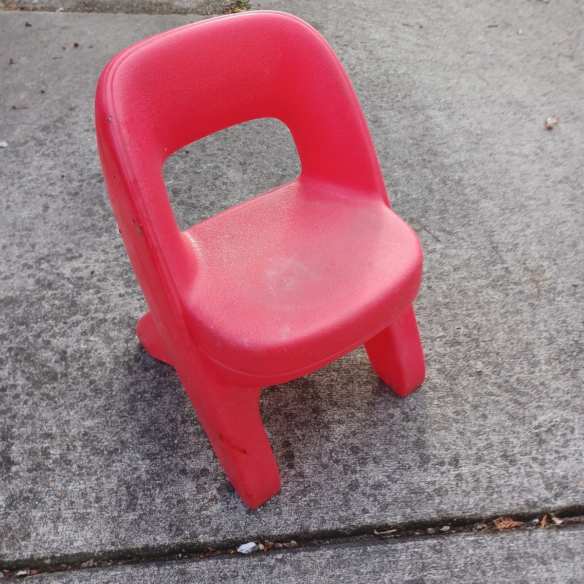 Step 2 Red Criss Cross Child Plastic Chunky Chair for Table