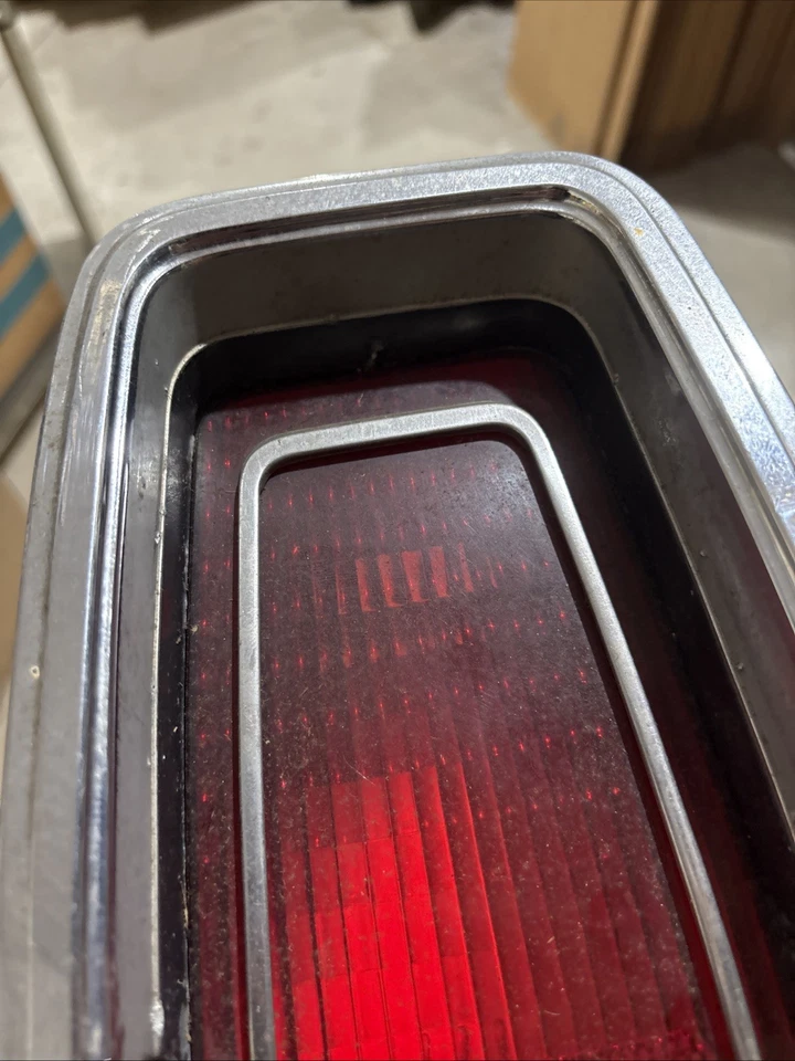 Oldsmobile Olds Cutlass Supreme 442 1969 luz trasera izquierda izquierda izquierda lado del conductor usada OEM Foto 2 de 4