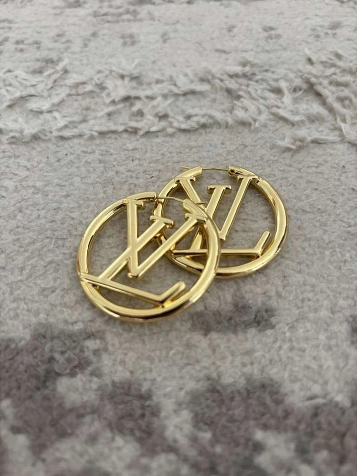 Pendientes de aro Louis Vuitton Louise usados Foto 2 de 3