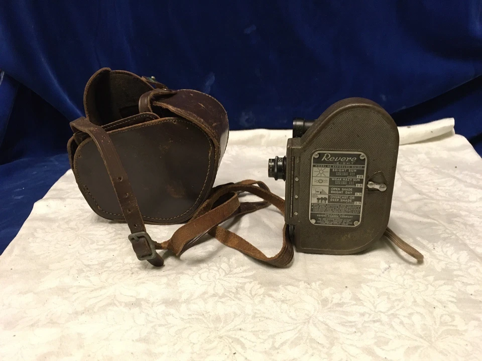 Antigua cámara de película Revere Eight con estuche - sin probar - años 40. Foto 4 de 4