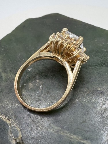 Hermoso anillo de circonita cúbica estilo racimo real de oro amarillo de 14k - Imagen 10 de 14