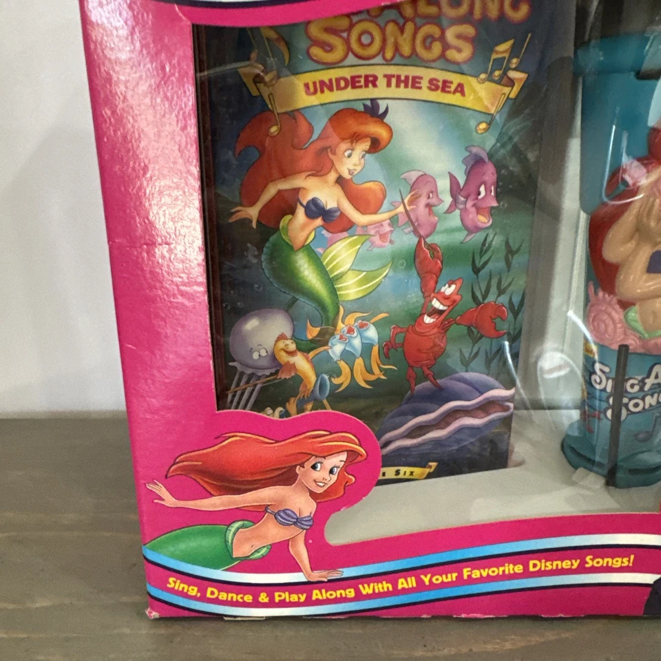 RARO - Micrófono Disney Sing Along Songs Little Mermaid VHS/Ariel Eco NUEVO Sello Foto 2 de 4