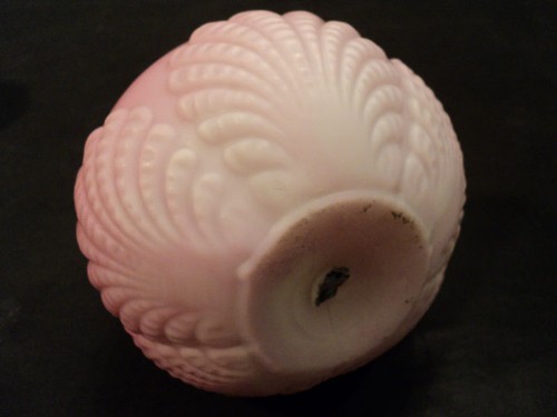 GORGEOUS "SHELL EMBOSSED" SATIN GLASS ROSE BOWL c.1900 - Picture 5 of 7