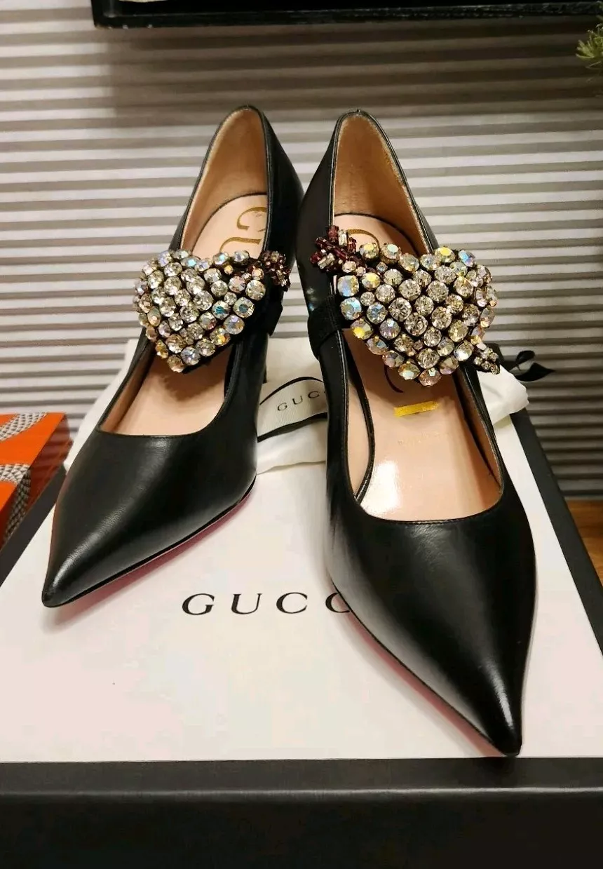Chaussures broche Gucci CO