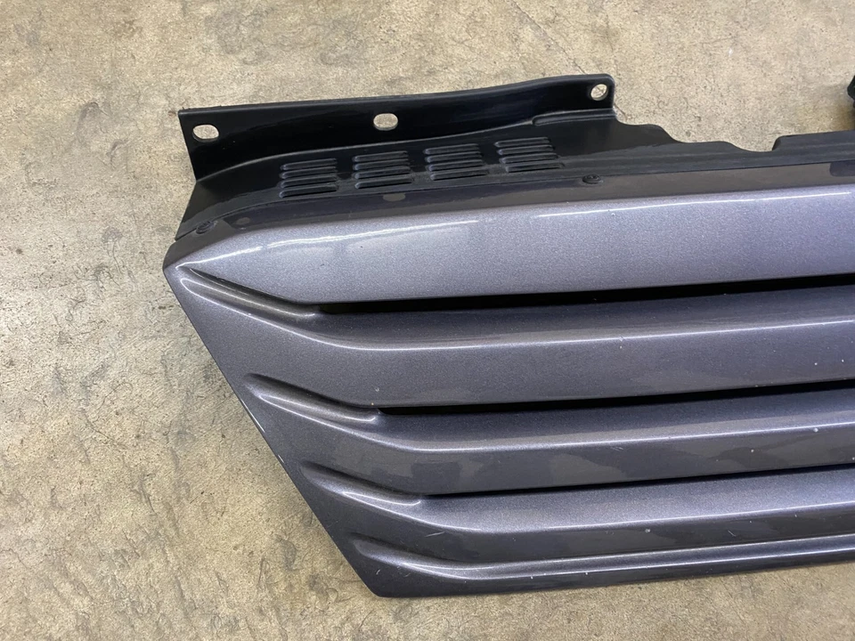 Cubierta superior de rejilla del radiador genuino Hyundai Genesis 2010-2012 86353-2M010 Foto 2 de 4