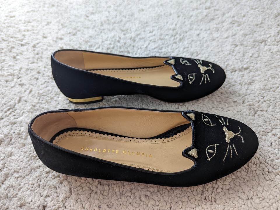 Photo inspiration: Charlotte Olympia Kitty Cat Velvet Velour Ballet Flats Shoes Slippers Photo Inspiration