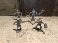 LOUIS MARX Lot Of 4 VINTAGE 1960's SILVER KNIGHTS 2.25" PLASTIC MEDIEVAL FIGURES