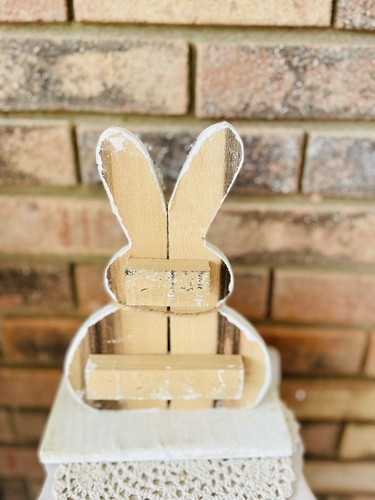 Rustikaler Holz Büffel Karo Cottontail Hase auf Sockel - Bild 4 von 12