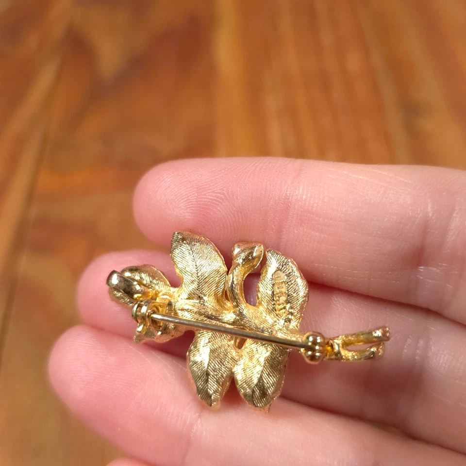 Broche colgante Avon dorado tono oro rosa floral rosa Foto 2 de 4