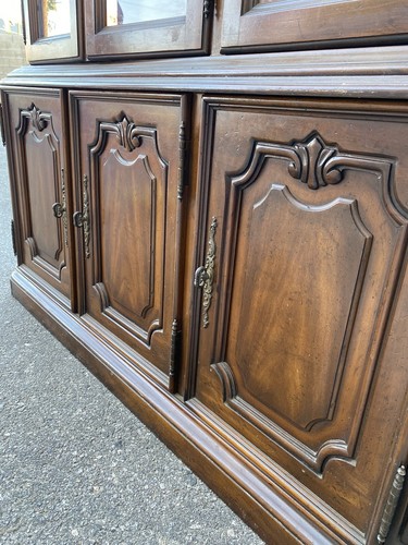 DREXEL Touraine III French Country China Cabinet 260-424-6 - Picture 7 of 11