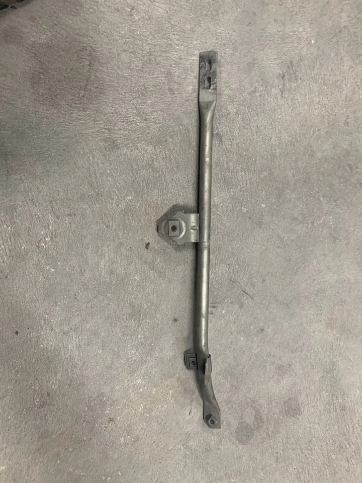 ✅ 1981-1990 Mercedes-Benz 300D 300TD 300E W123 W124 Horn Mounting Bracket OEM - Imagem 2 de 3