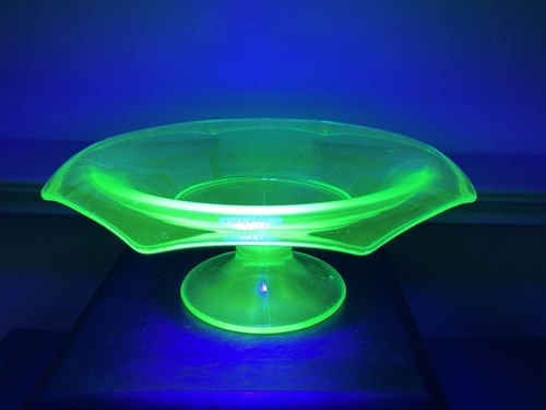 Vtg 10” Uranium/Vaseline Glass Pedestal Bowl-Glows Under UV-EUC - Picture 10 of 13