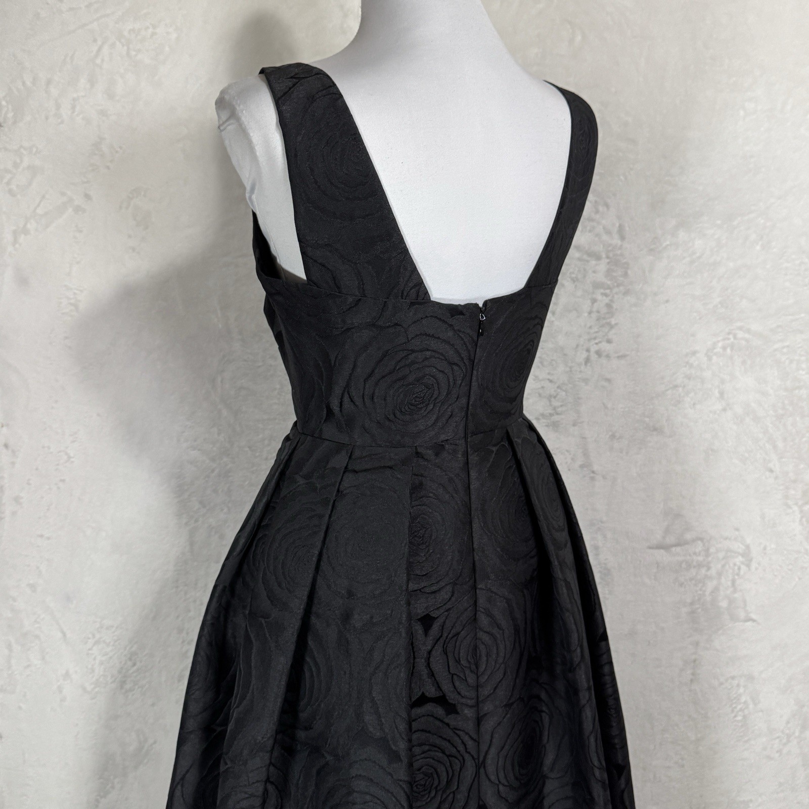 Ivanka Trump Black Floral Rose Jacquard Fit & Flare Midi Dress Size 2 Pleated