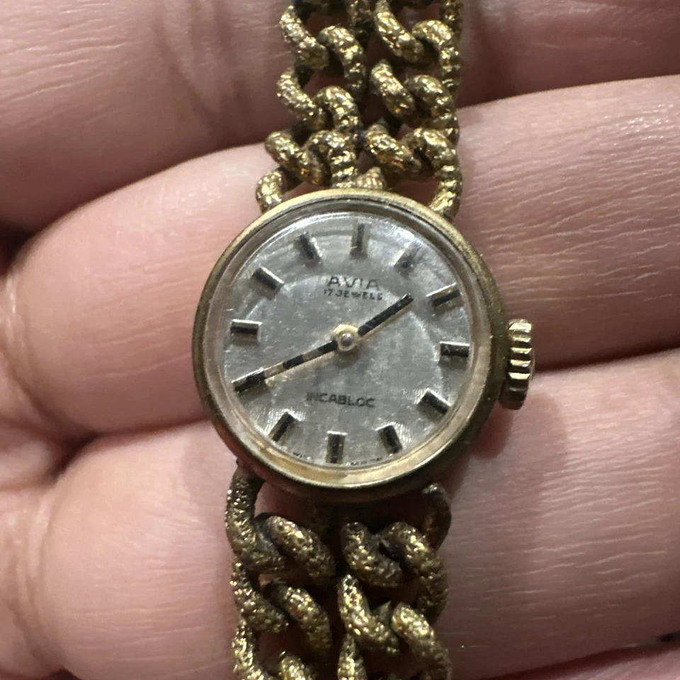 Reloj de cuerda manual Avia 17J suizo para damas tono dorado 18 mm ajuste 7 pulgadas funcionando de colección raro Foto 3 de 4