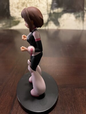 YLEAFUN MHA Figurine Anime Chatacter Uraraka Ochako Statue PVC 13 cm geste de combat Modèle de décoration de bureau Cadeau d'anniversaire