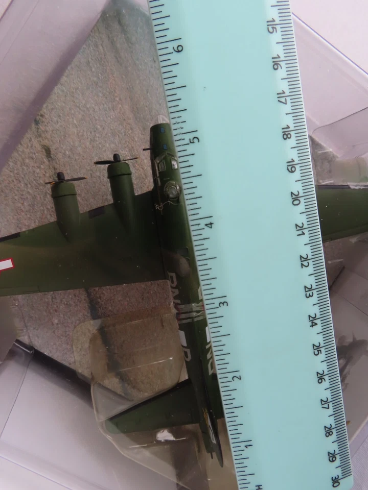 Corgi WWII Legends AA31105 Boeing B-17F Knock Out Dropper 359th BS/303 RD BG - Image 3 of 4