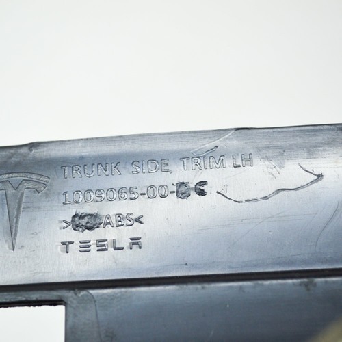 Tesla Model S 75D portellone posteriore bagagliaio rivestimento lato sinistro 1009065-00-C 2017 - Foto 8 di 8