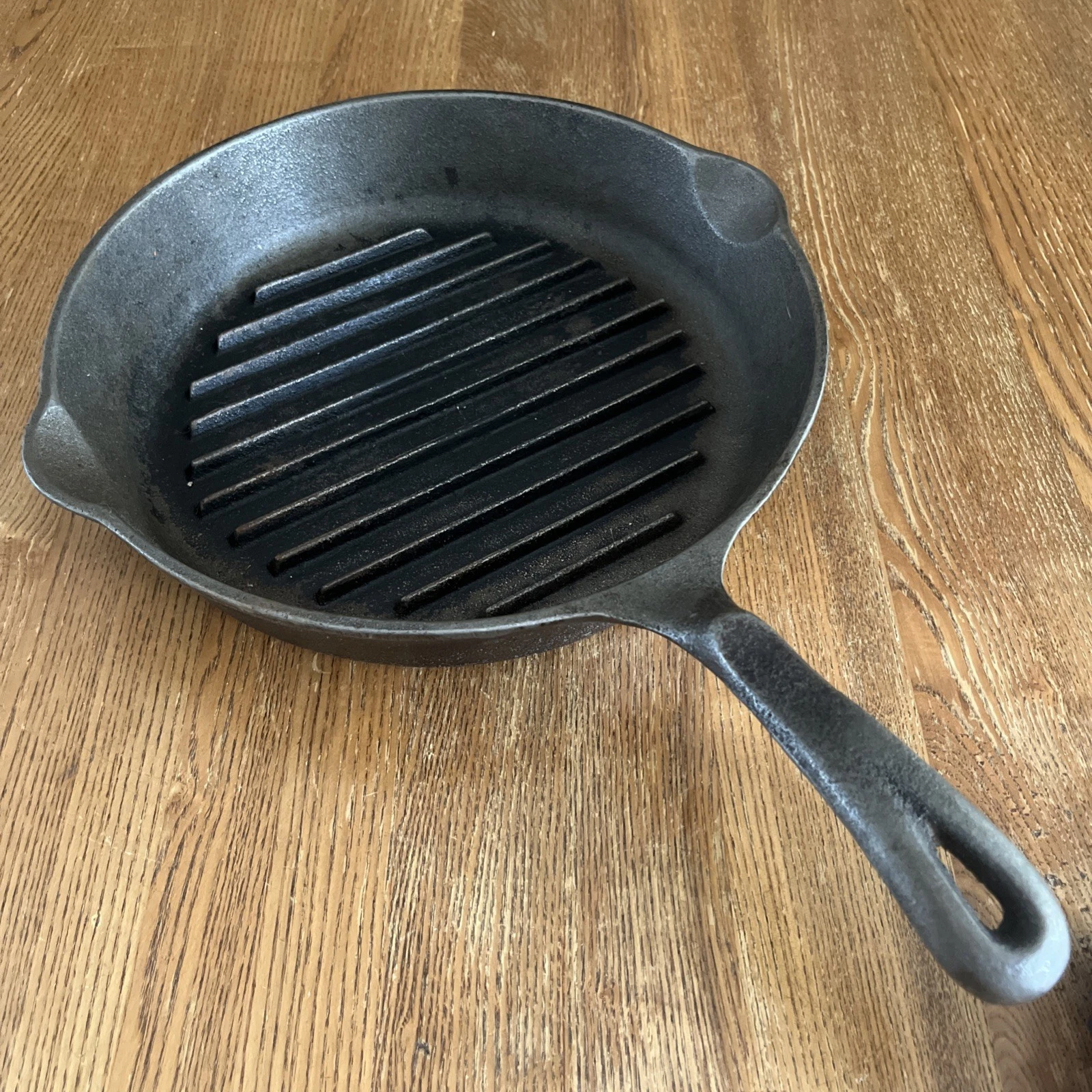 Large Black Wagner’s 1891 Original Frying Pan Skillet Cast Iron Griddle 11 3/8”
Opens in a new windo