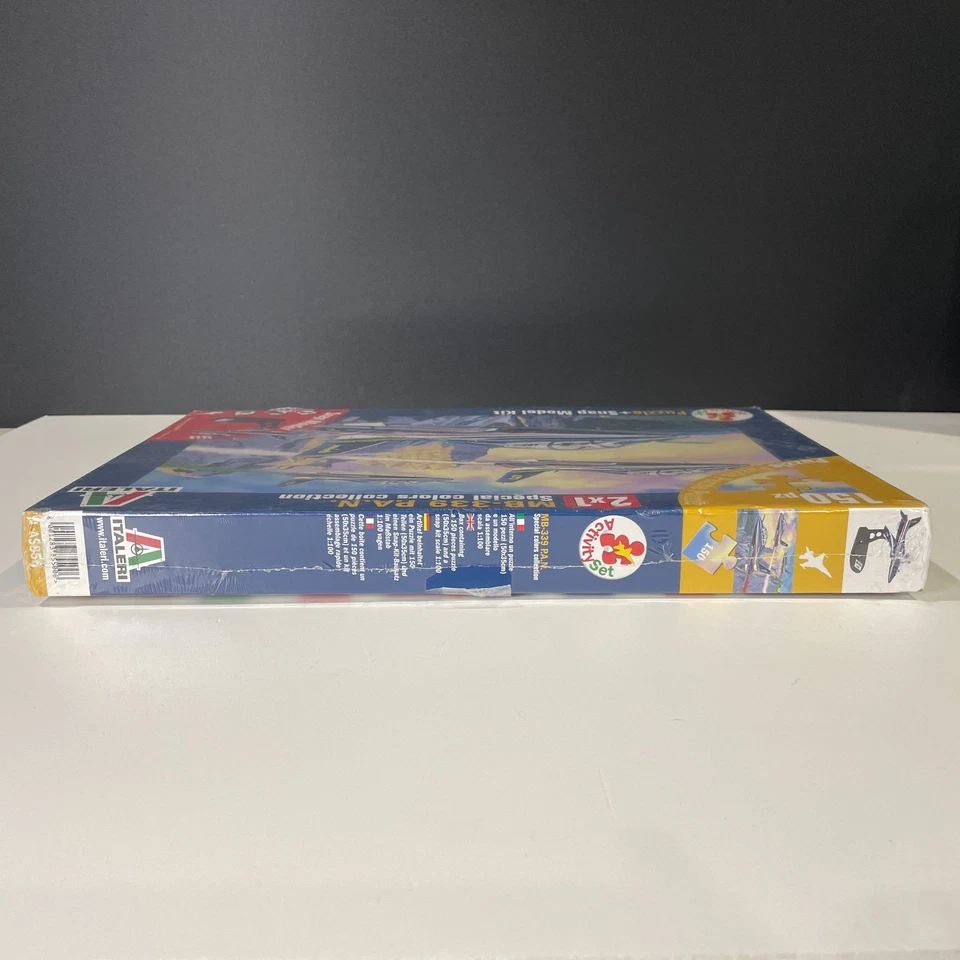 Italeri MB-339 P.A.N. Special Colors Collection 2 x 1 Puzzle + Snap Model Kit - Image 3 of 4