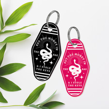 Money In The Bag - Solid Snake Keyring: Motel-style Keychain, Getaway Car