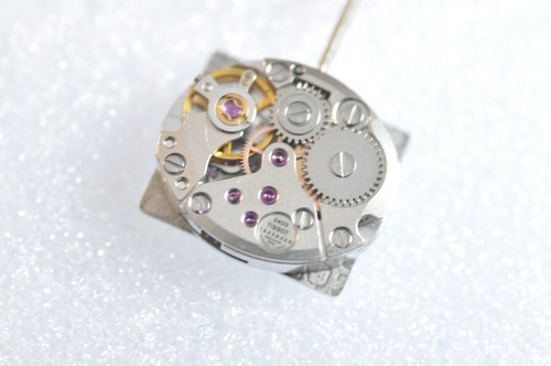 Movimiento reloj Tissot 2403 igual que omega 1070 buenas condiciones de funcionamiento - Imagen 2 de 5