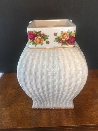 Royal Albert Vase...Basket With Bow...vase or Cookie Jar Bottom - Picture 3 of 5