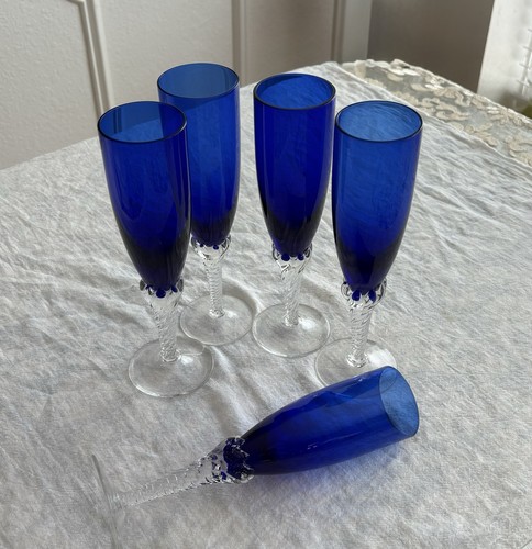 colonia piroetta blu cobalto champagne flauti bicchieri gambo ritorto trasparente set di 5 - Foto 10 di 15