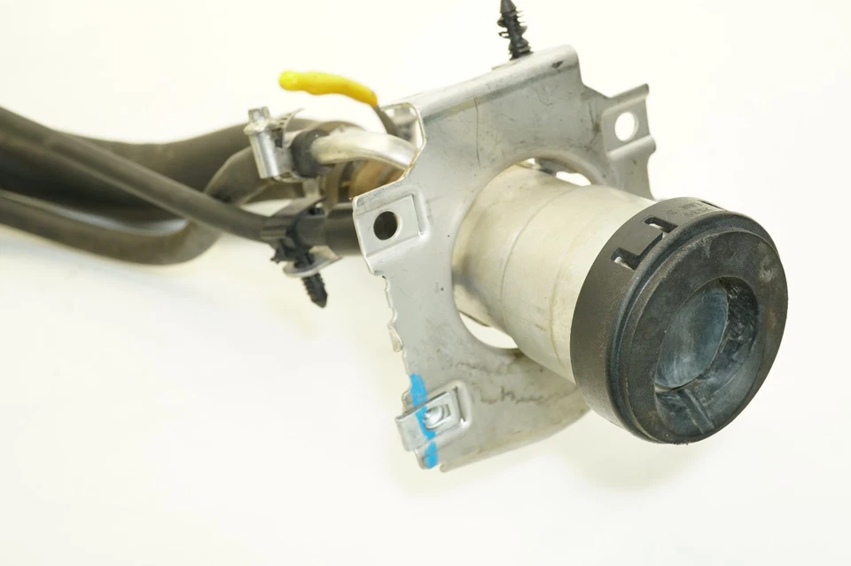 🔅 Tubo de llenado de tanque de combustible Chevrolet Suburban 2017-2020 OEM Foto 3 de 4