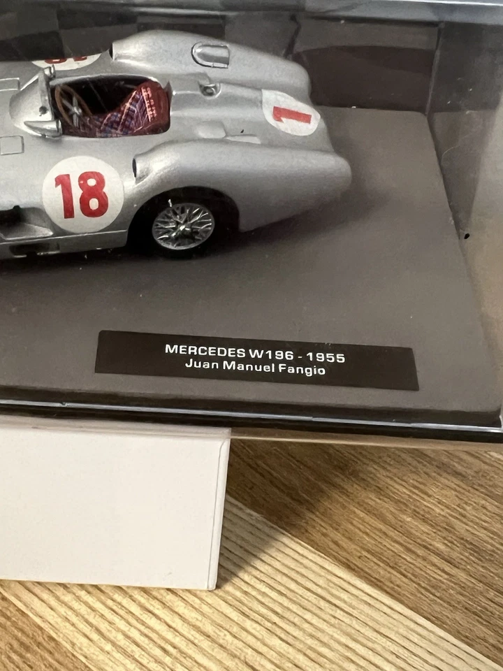 JUAN MANUEL FANGIO Mercedes W196 - F1 Car 1955 - Collectable Model - 1:43 Scale — 第 2/2 张图片