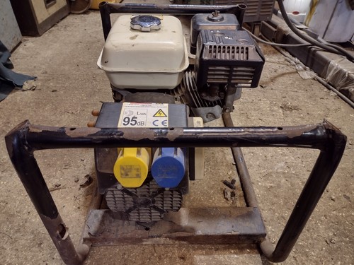 Honda GX160 2.7kva Generator 110v and 240v *LITTLE USE* - Picture 3 of 5