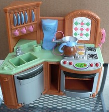 2005 FISHER PRICE CORNER SINK, LIGHT UP STOVE, PHONE WATER SOUND H6301