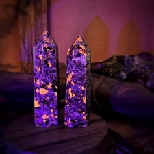 Natural Yooperlite Crystal Tower Flame Stone UV Reactive Mineral Specimens