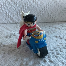 LEGO Duplo DC Comics Wonder Woman Figure Motorcycle & Cat