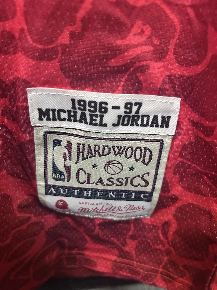 Camiseta Bape x Mitchell & Ness NBA Chicago Bulls Michael Jordan #23 - Talla L Nueva sin Etiquetas Foto 2 de 4