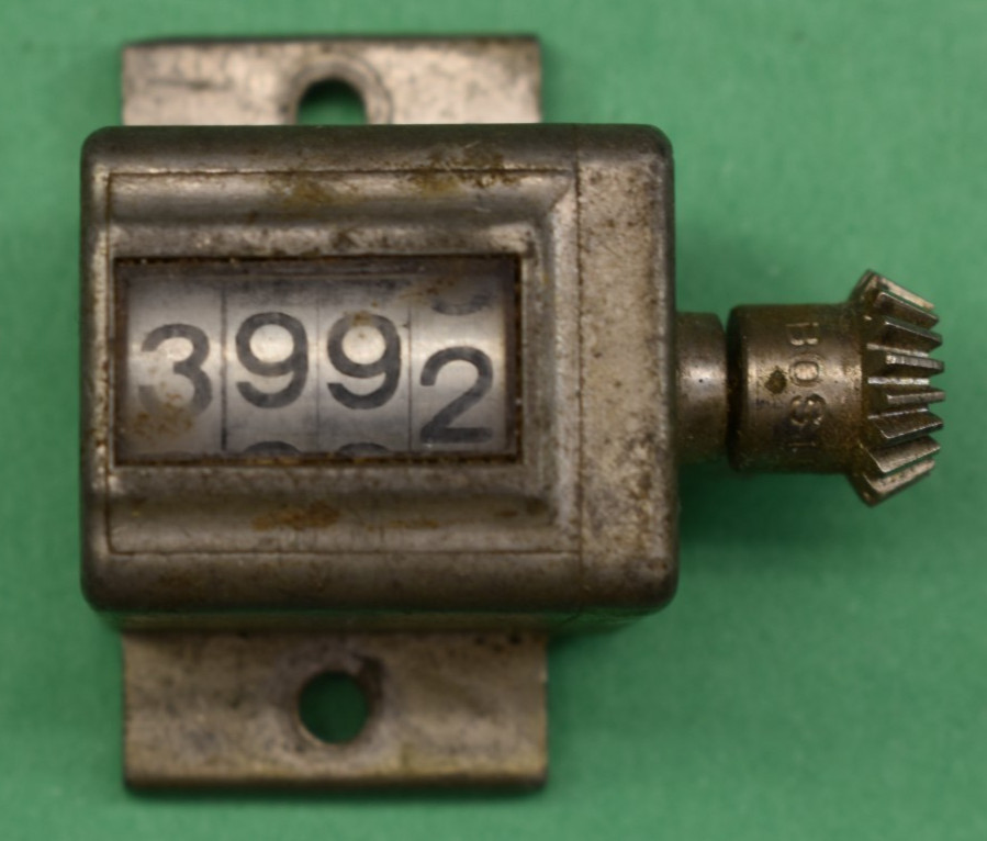 Vintage 4 Digit VEEDER Mechanical Turn Counter