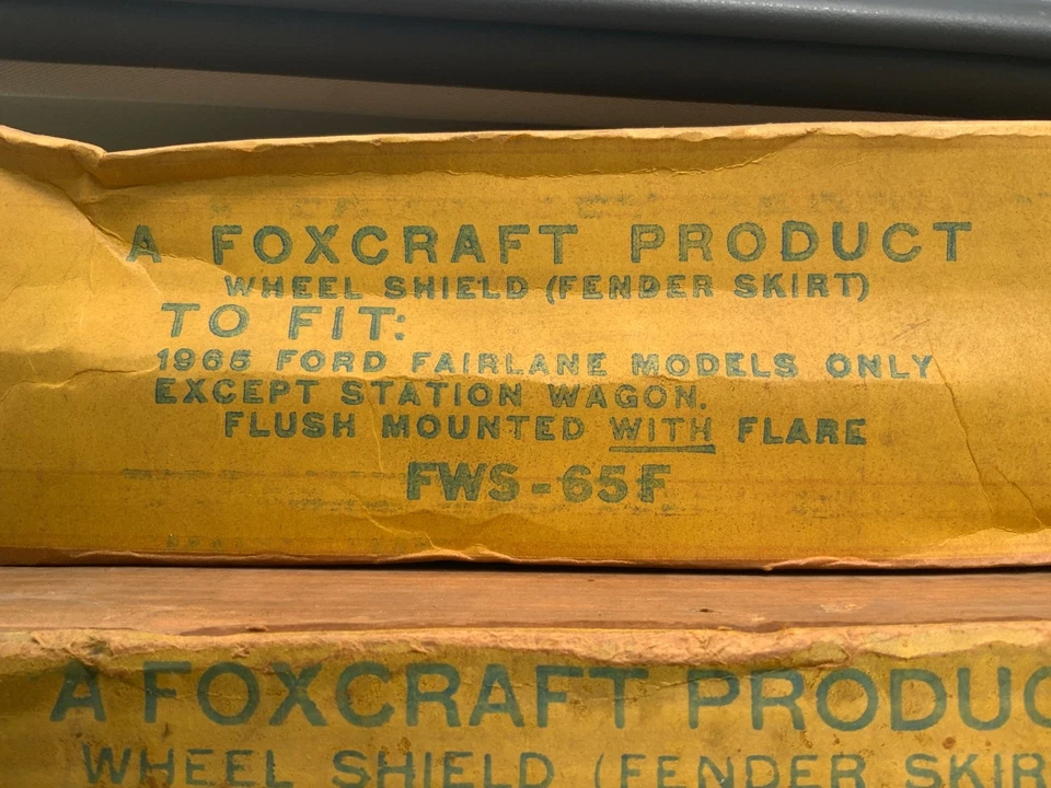 Faldones de guardabarros trasero Foxcraft nuevos de stock para Ford Fairlane 1965 excepto vagón con herrajes Foto 2 de 4