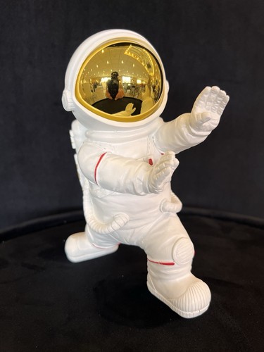 Figura de astronauta temática de artes marciales escultura decoración del hogar visera dorada Kung Fu nueva - Imagen 5 de 10