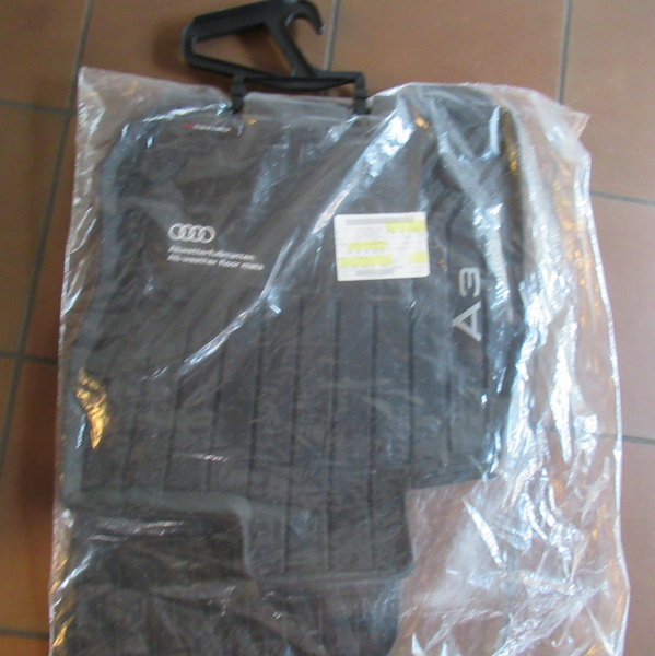 NEU OVP Original Audi A3 AllwetterfußMatten GummifußMatten Vorne 8Y1061501B 041-image