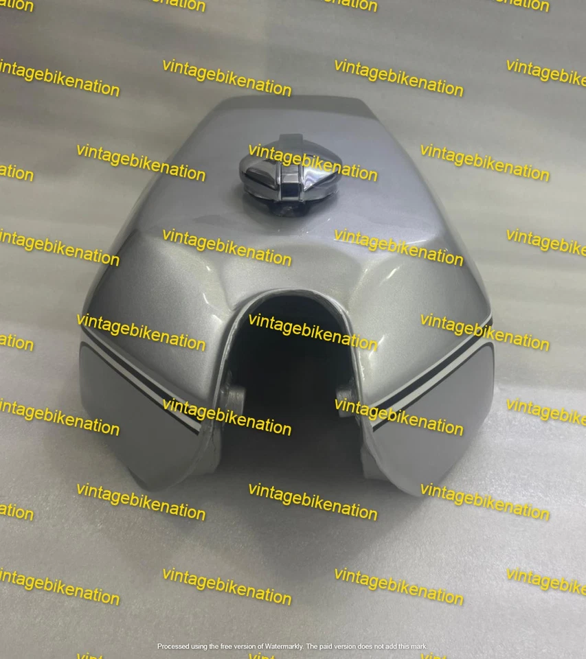 Tanque de gasolina Yamaha RD250 RD400 de acero pintado plateado 1976-1977 con tapa Foto 3 de 4