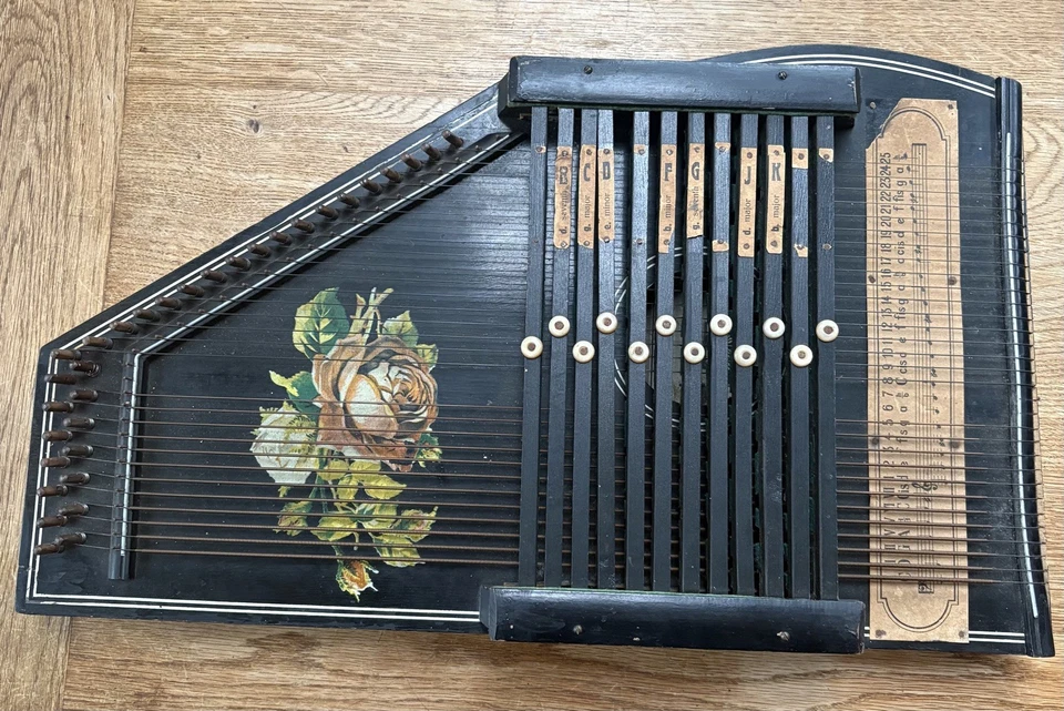 Vintage German Autoharp Rossetti - 32 stringed instrument  12 chord bars - Image 3 of 4