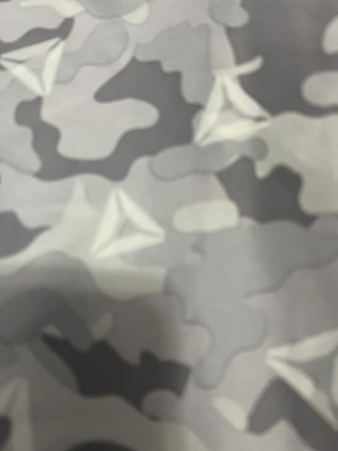 Reebok  Boys 14 /  16 lightweight  Half   Zip jacket with front pocket gray camo - Picture 10 of 10