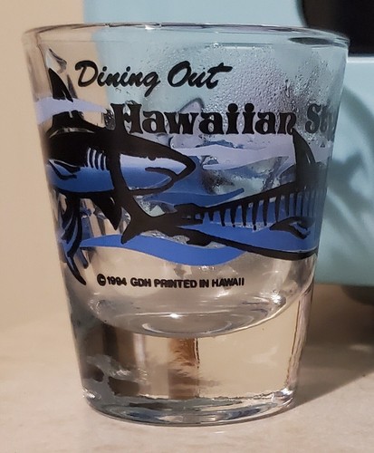 1994 Hawaii shot glass Dining Out Hawaiian Style Shark Surfer - 第 1/4 張圖片